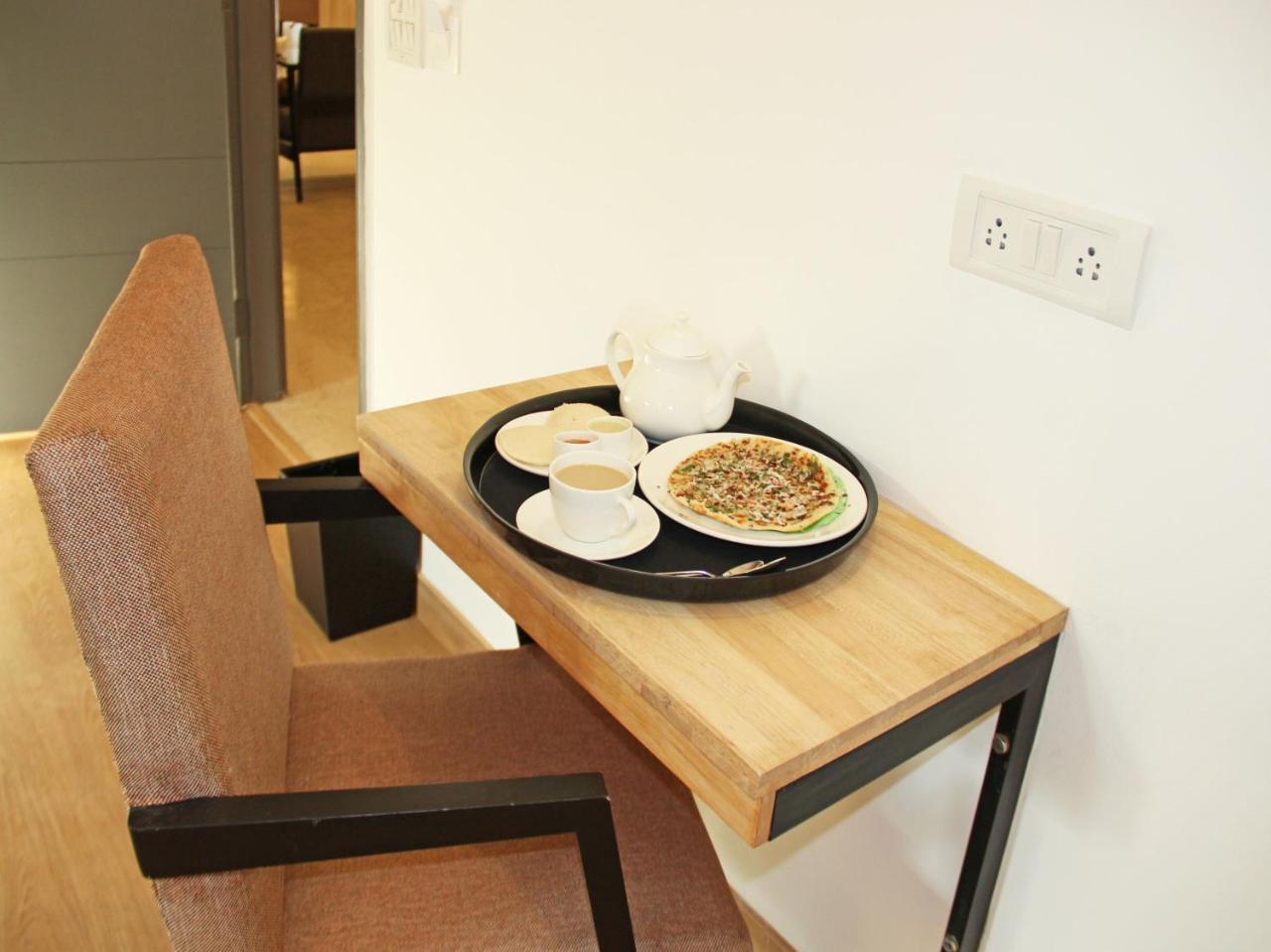 Oyo 9797 Hotel Vbee Plaza トリバンドラム エクステリア 写真
